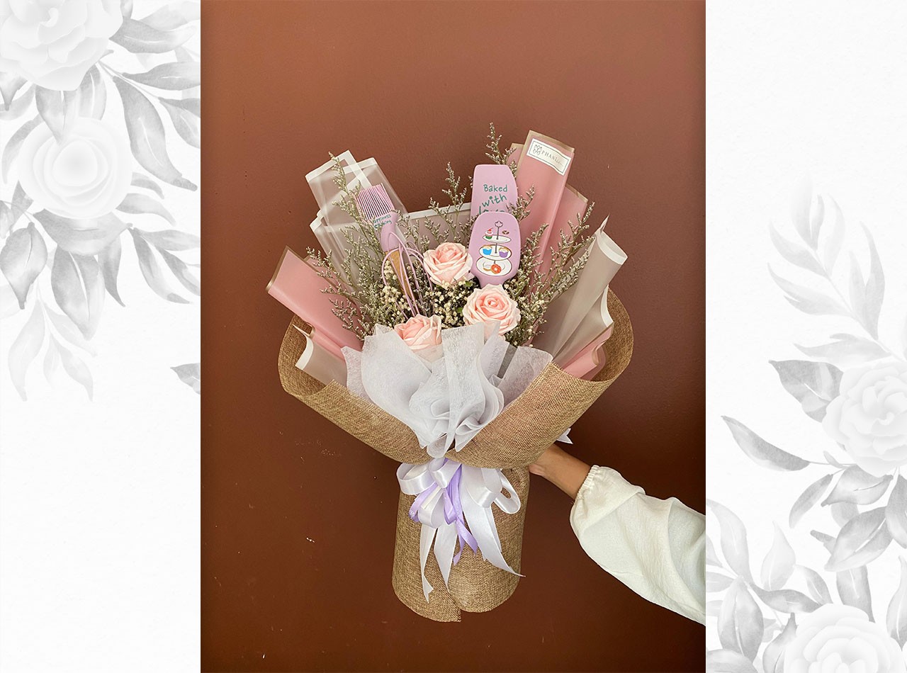 2025 HAMPERS FLORIST BAKING SET LAVENDER